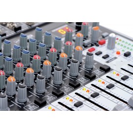 Смесителен пулт 4 моно + 2 стерео BEHRINGER X1204USB XENYX